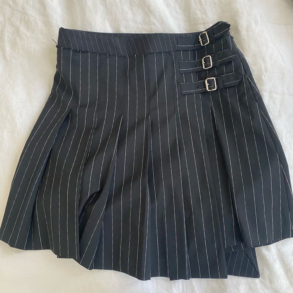 alexander mcqueen pleated mini skirt 🤩
